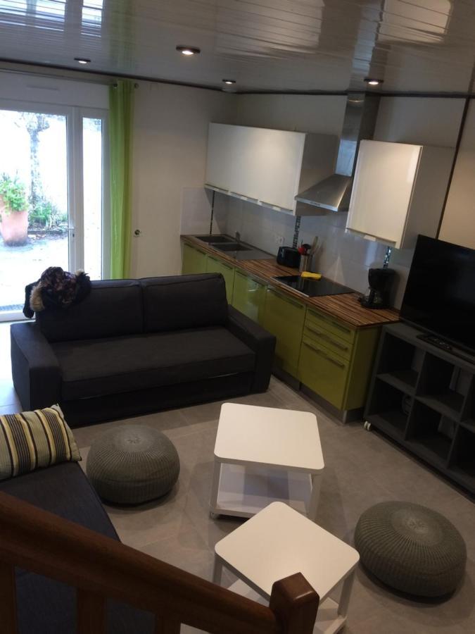 Village De Cromenach Ambon Room photo