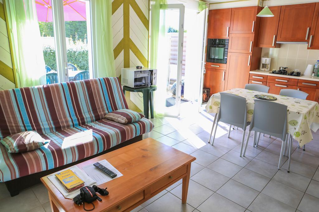 Village De Cromenach Ambon Room photo